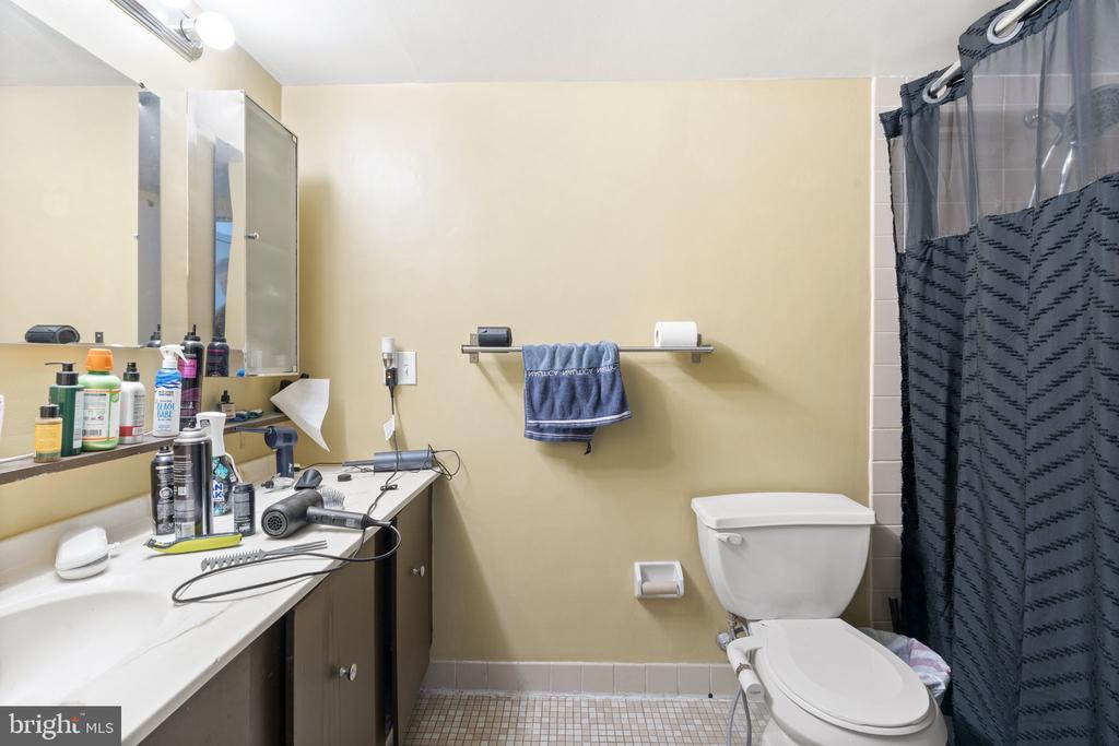 1420 LOCUST STREET 25 F