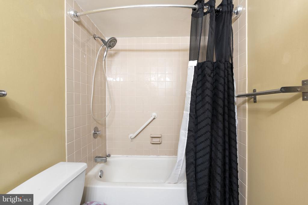 1420 LOCUST STREET 25 F