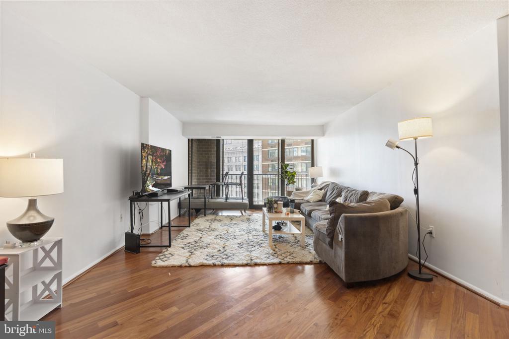 1420 LOCUST STREET 25 F