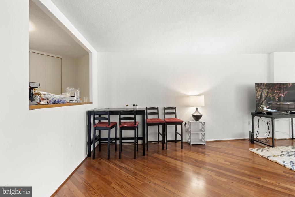 1420 LOCUST STREET 25 F