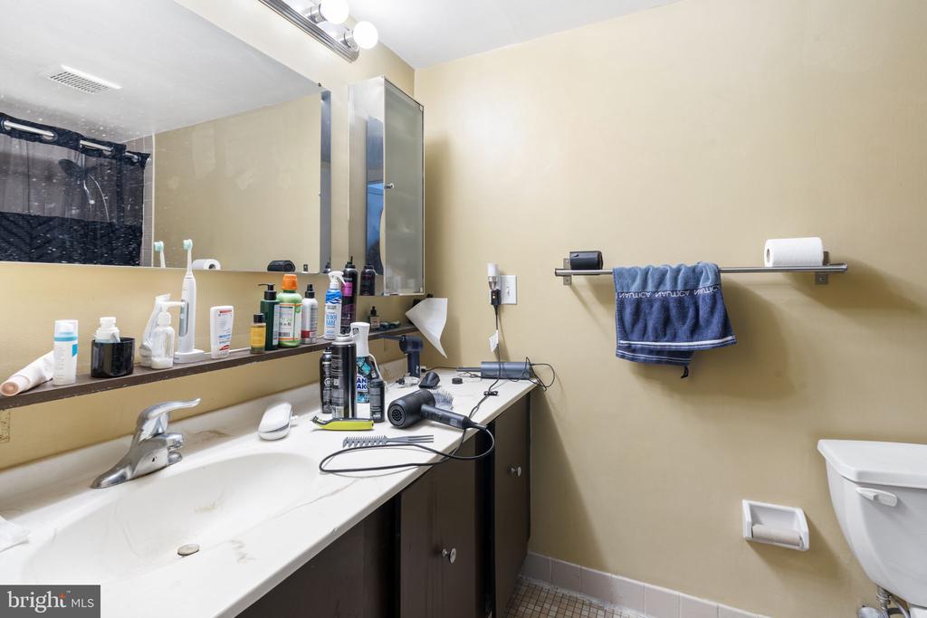 1420 LOCUST STREET 25 F
