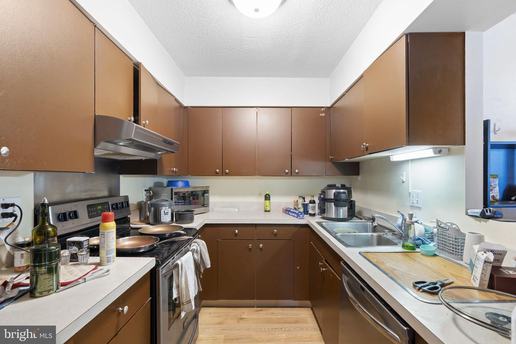 1420 LOCUST STREET 25 F