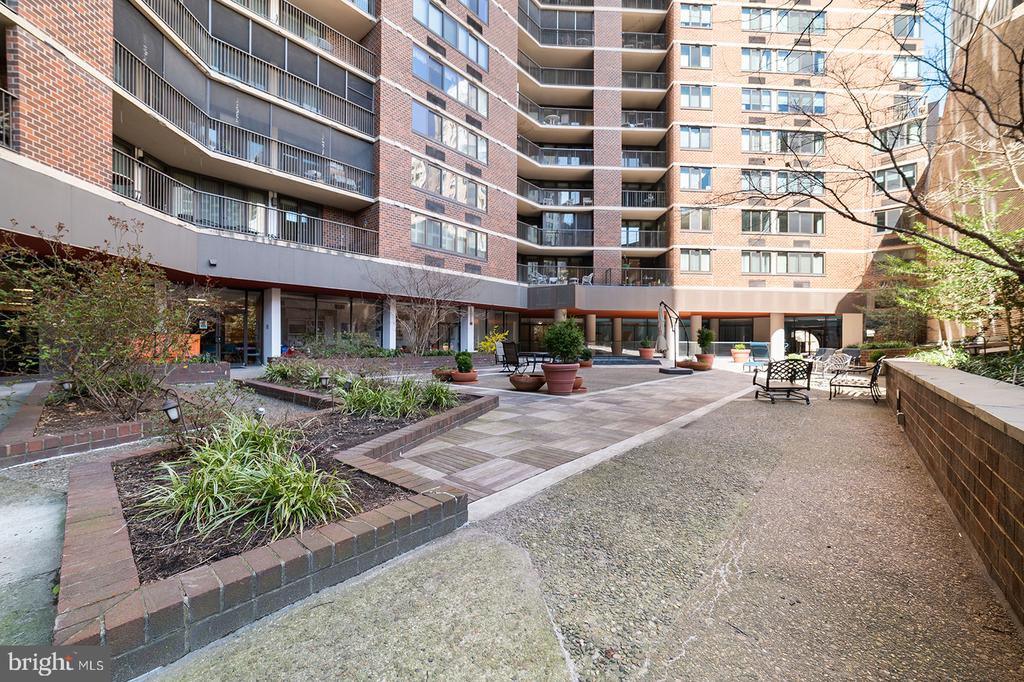 1420 LOCUST STREET 25 F