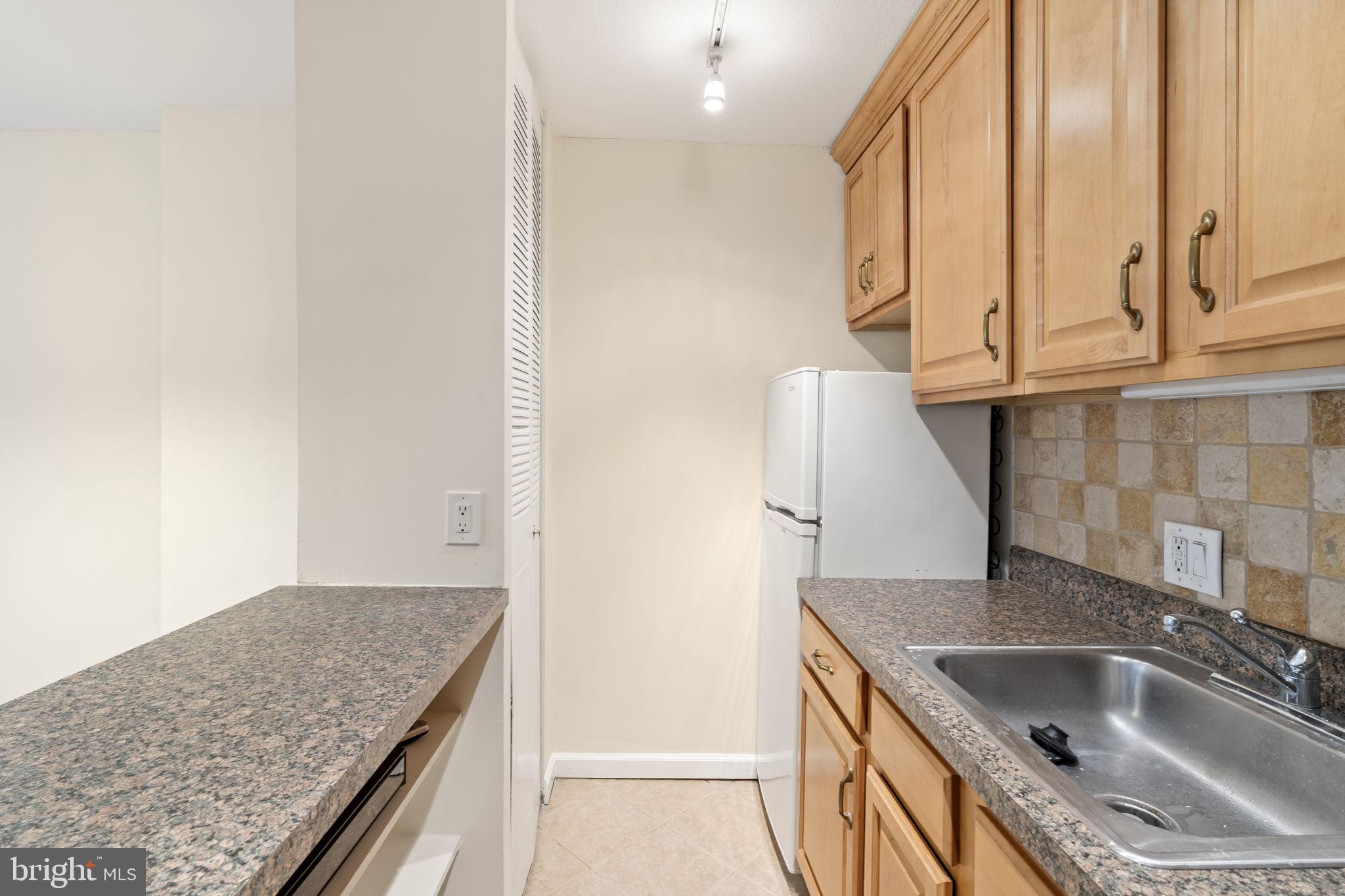 1901 JOHN F KENNEDY BOULEVARD 816