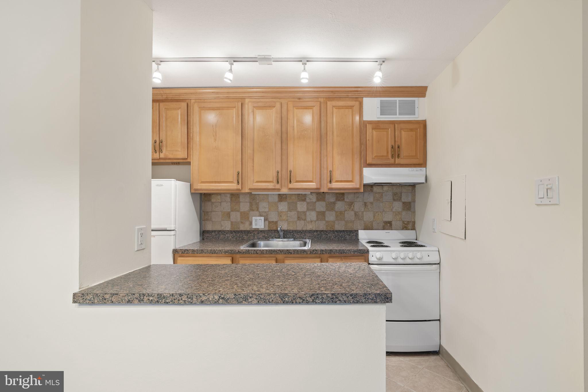 1901 JOHN F KENNEDY BOULEVARD 816
