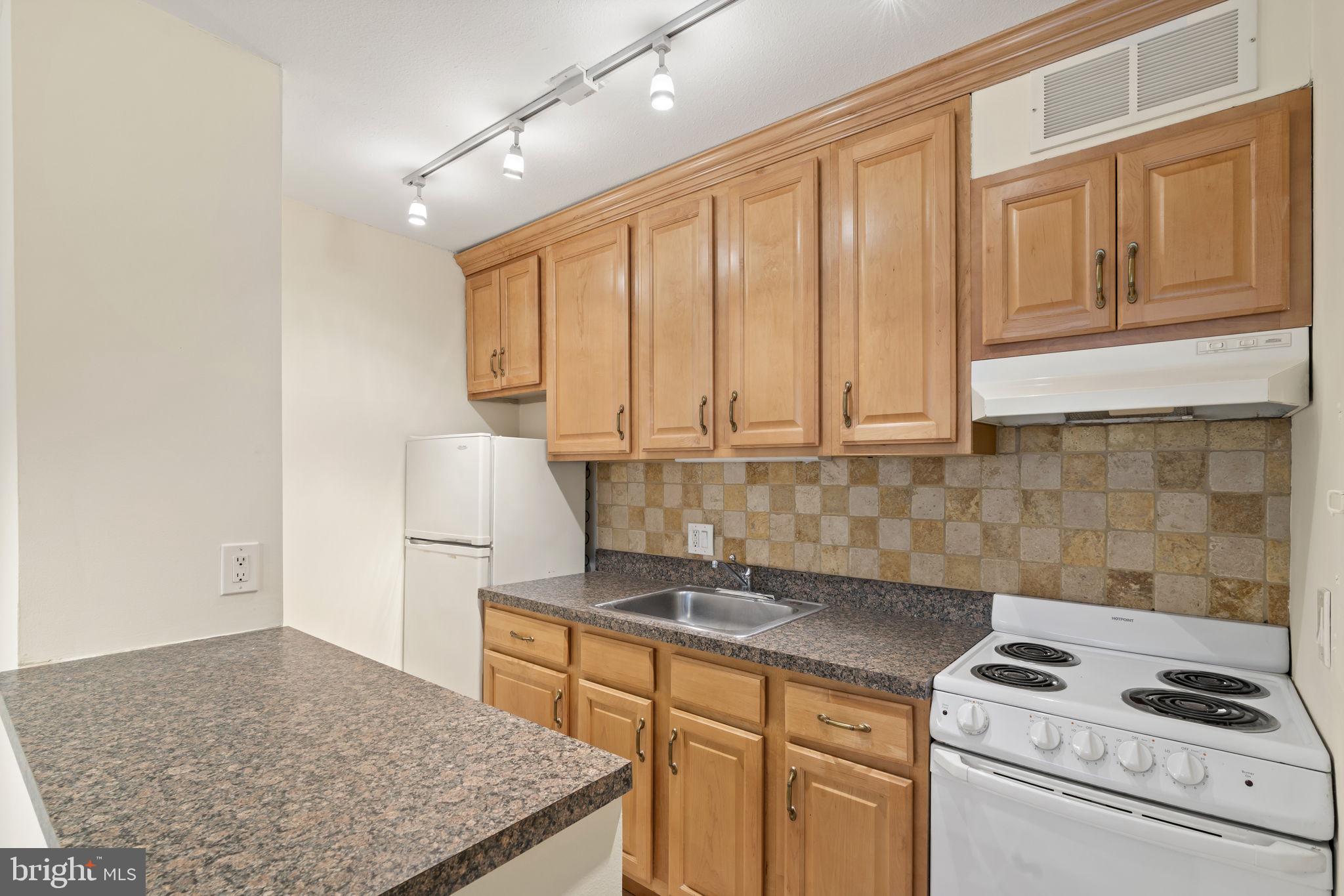 1901 JOHN F KENNEDY BOULEVARD 816