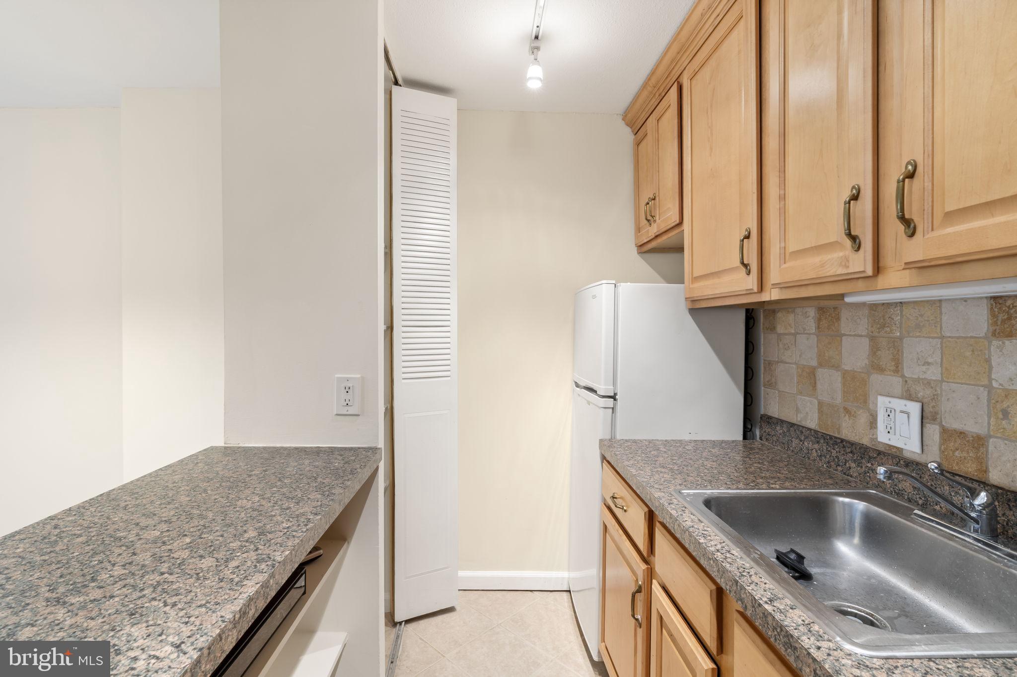 1901 JOHN F KENNEDY BOULEVARD 816