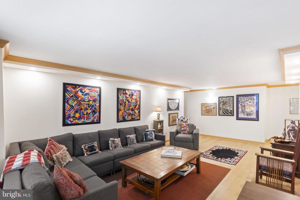 1901 JOHN F KENNEDY BOULEVARD 1020