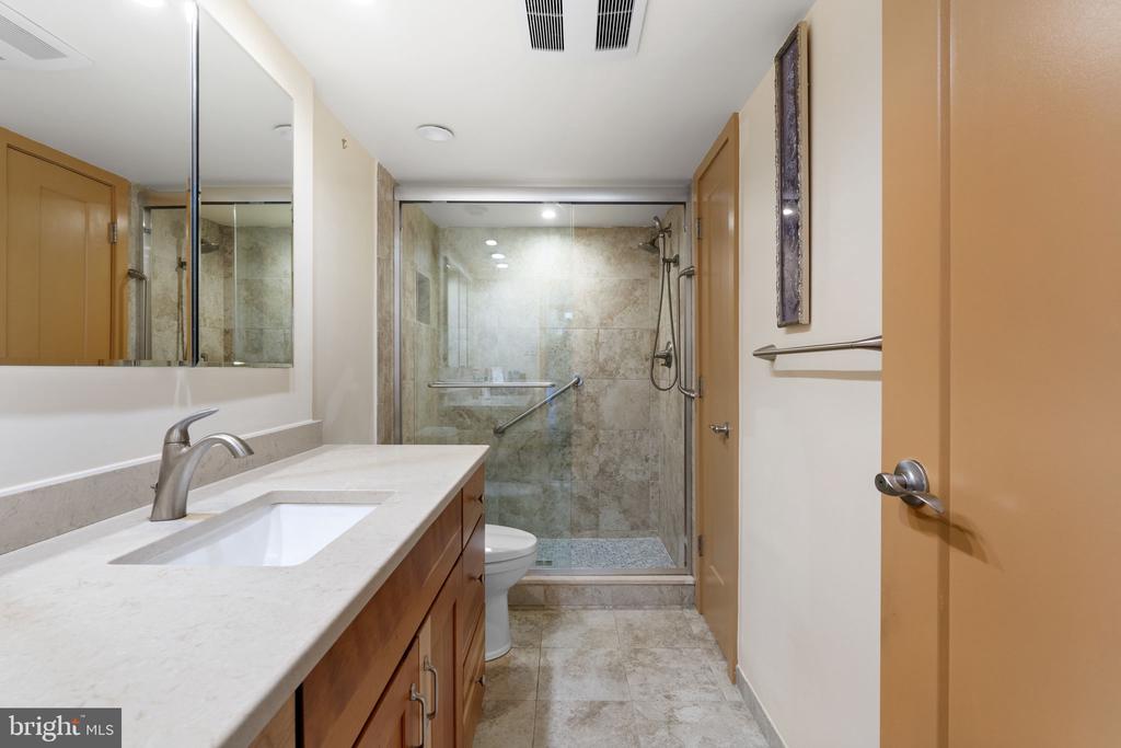 1901 JOHN F KENNEDY BOULEVARD 1020