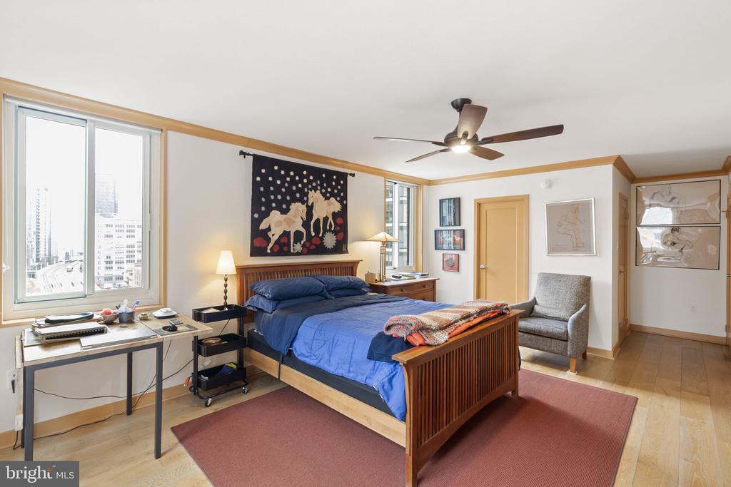 1901 JOHN F KENNEDY BOULEVARD 1020