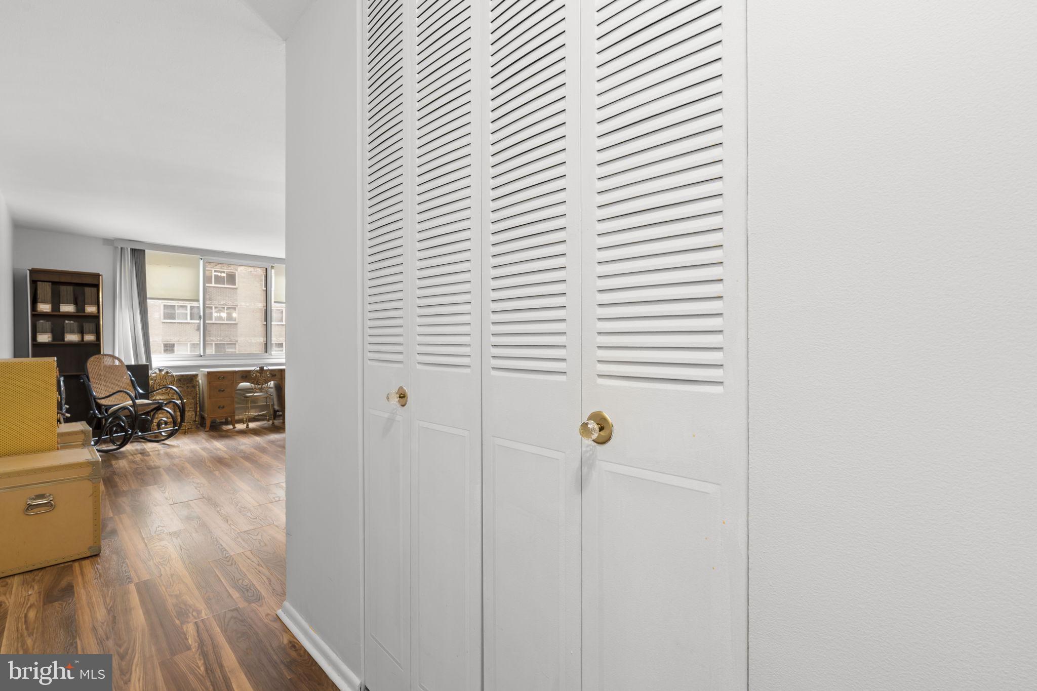 1901 JOHN F KENNEDY BOULEVARD 810