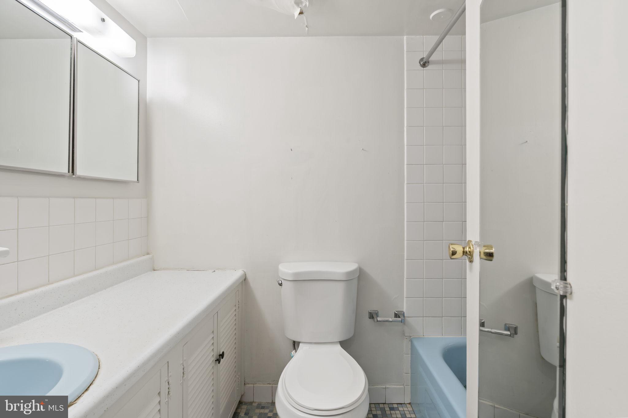 1901 JOHN F KENNEDY BOULEVARD 810