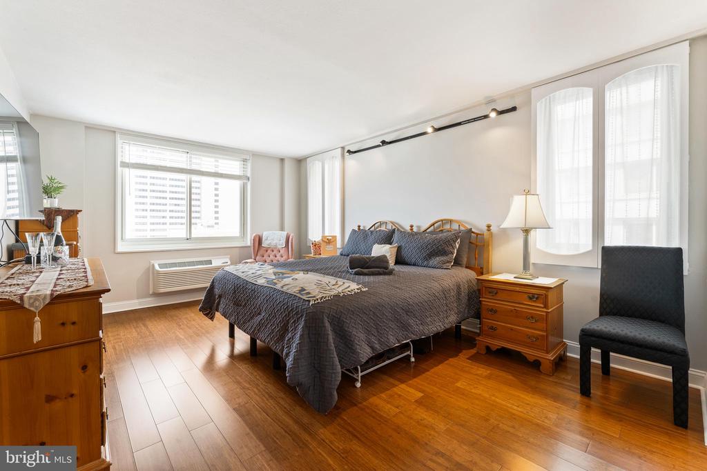 1901 JOHN F KENNEDY BOULEVARD 2306