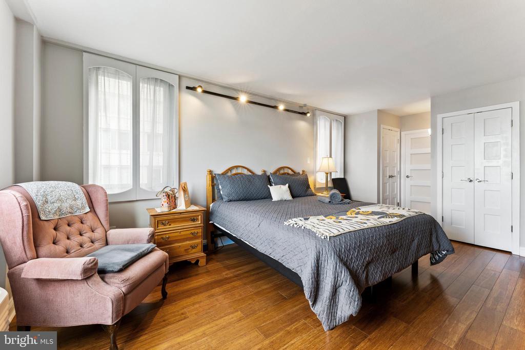1901 JOHN F KENNEDY BOULEVARD 2306