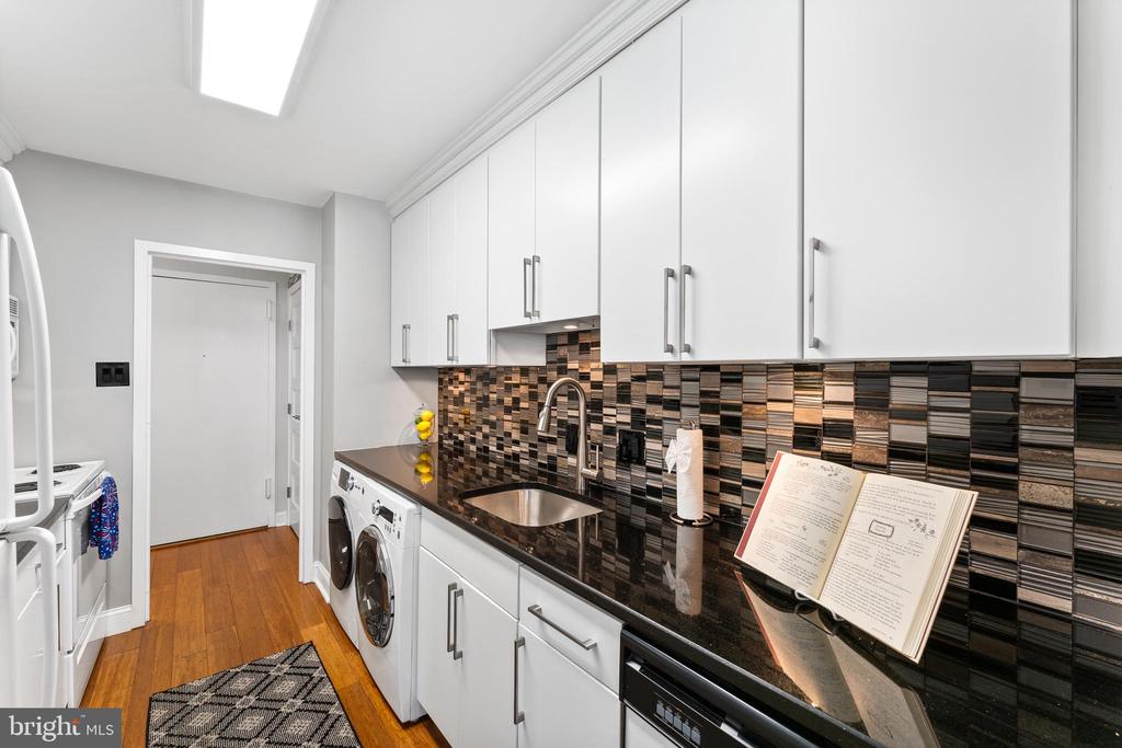 1901 JOHN F KENNEDY BOULEVARD 2306