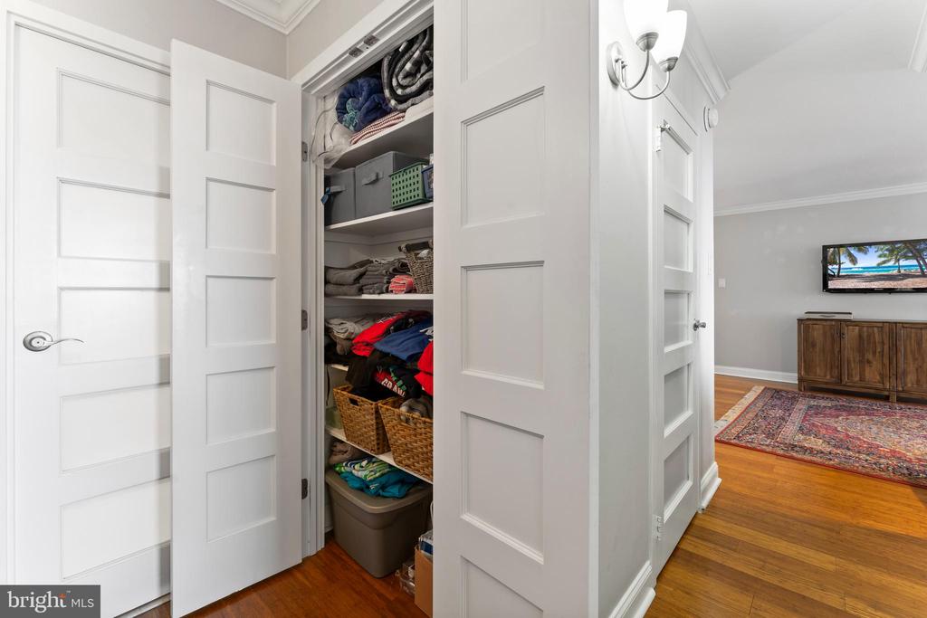 1901 JOHN F KENNEDY BOULEVARD 2306