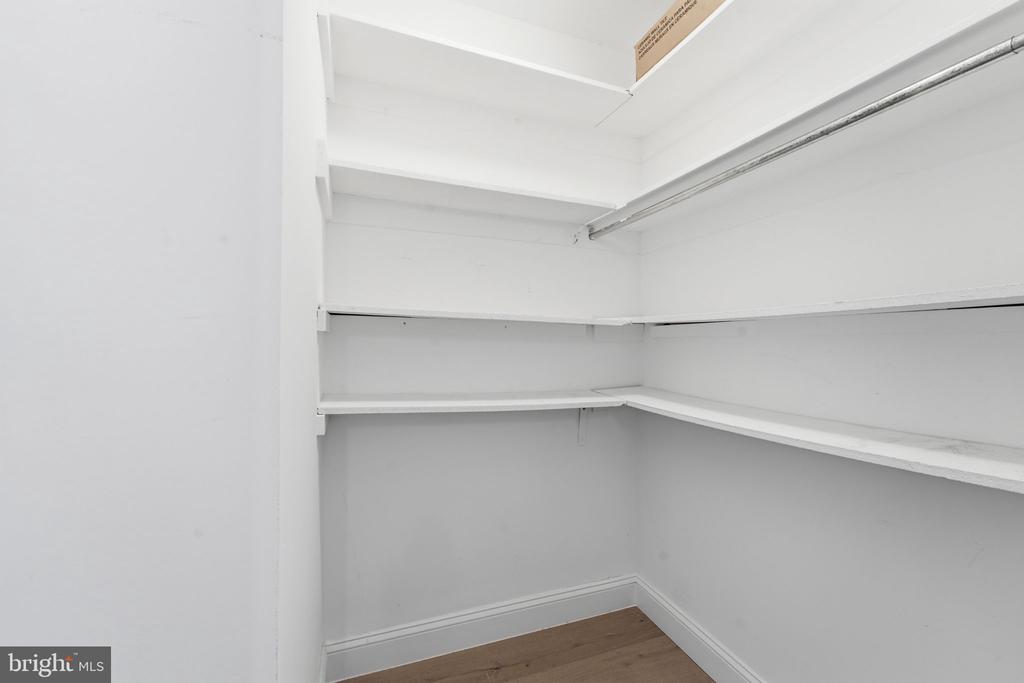 1901 JOHN F KENNEDY BOULEVARD Unit: 1824