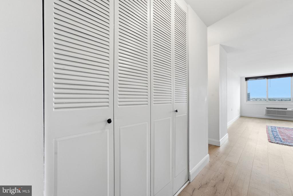 1901 JOHN F KENNEDY BOULEVARD Unit: 1824