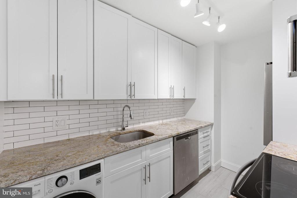 1901 JOHN F KENNEDY BOULEVARD Unit: 1824