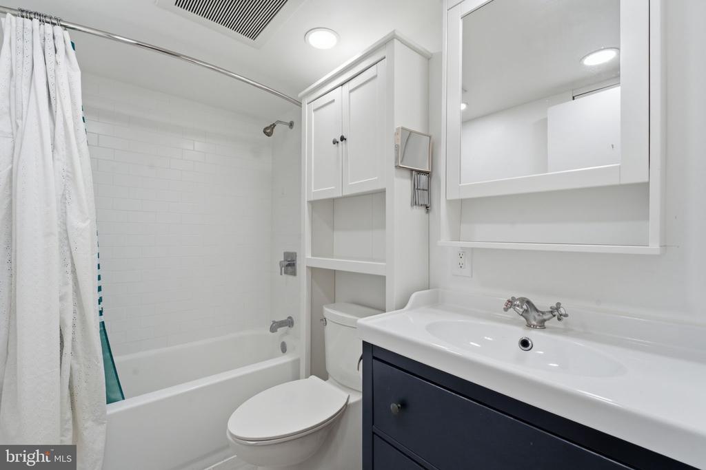 1901 JOHN F KENNEDY BOULEVARD Unit: 1824