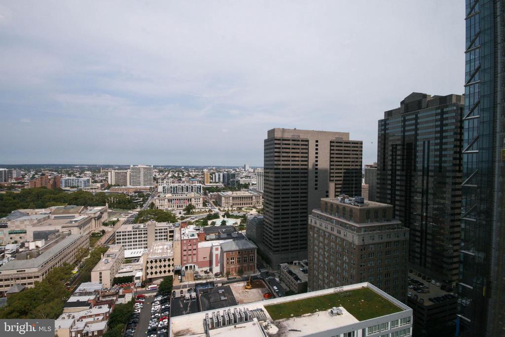 1901 JOHN F KENNEDY BOULEVARD Unit: 1824