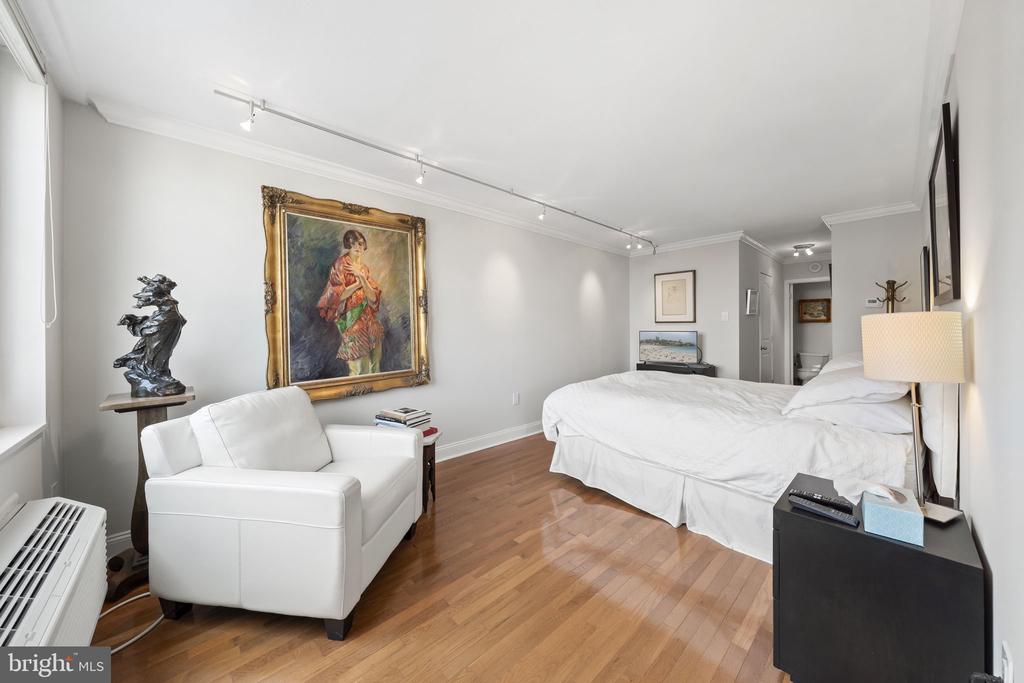 1901 JOHN F KENNEDY BOULEVARD Unit: 1903