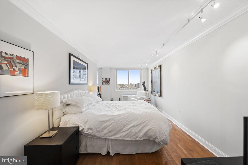 1901 JOHN F KENNEDY BOULEVARD Unit: 1903