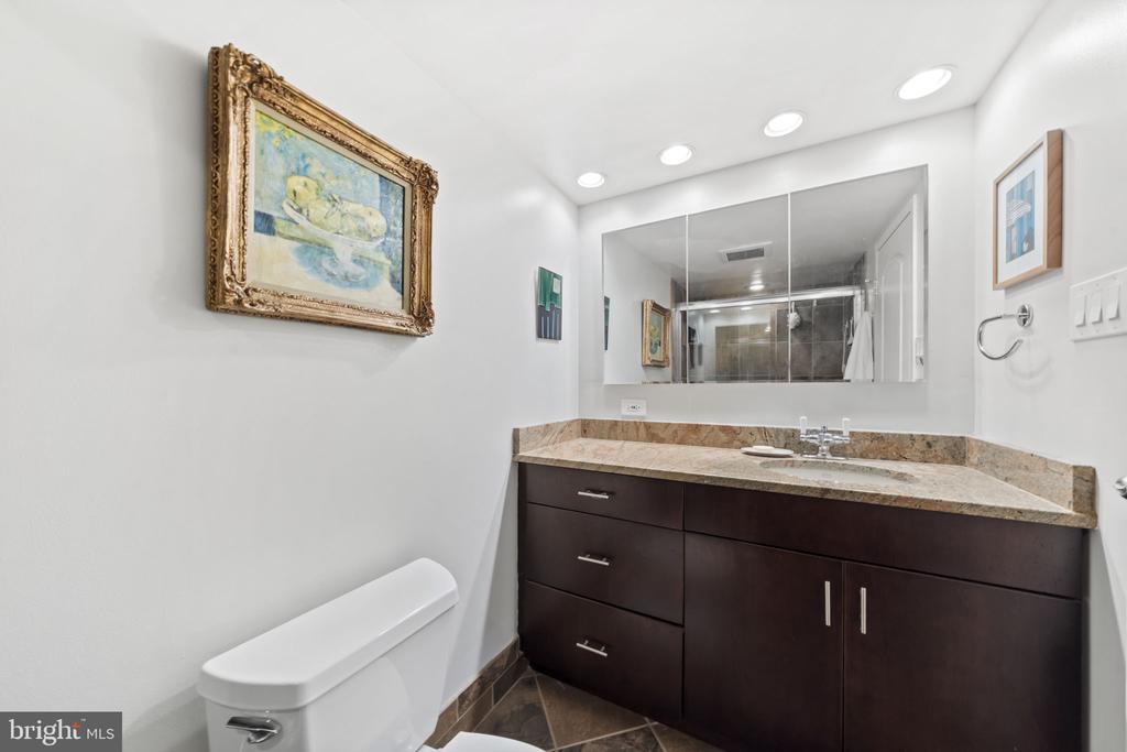 1901 JOHN F KENNEDY BOULEVARD Unit: 1903