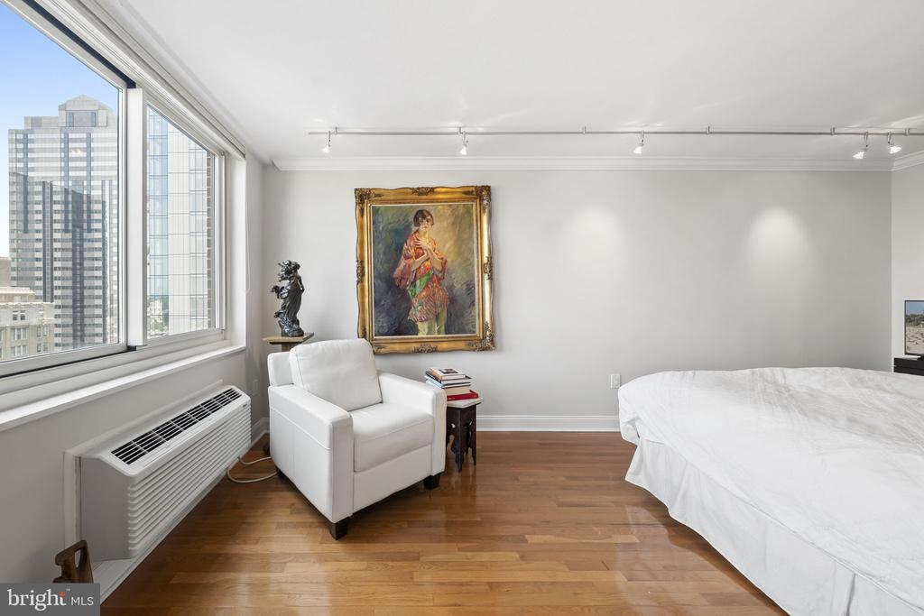1901 JOHN F KENNEDY BOULEVARD Unit: 1903