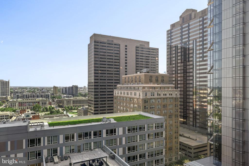 1901 JOHN F KENNEDY BOULEVARD Unit: 1903