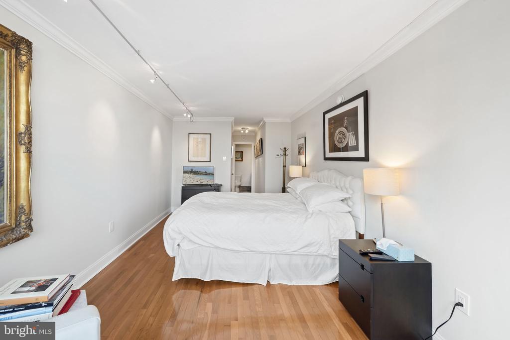 1901 JOHN F KENNEDY BOULEVARD Unit: 1903