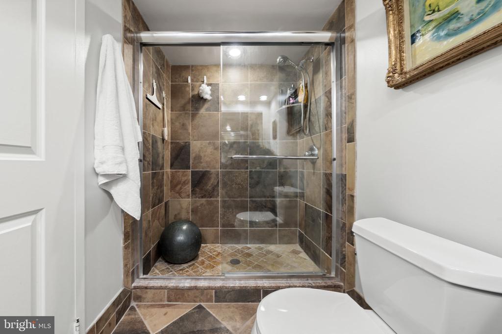 1901 JOHN F KENNEDY BOULEVARD Unit: 1903