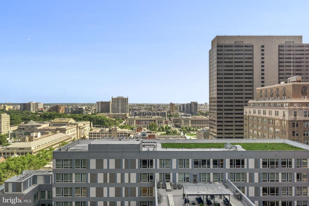 1901 JOHN F KENNEDY BOULEVARD Unit: 1903