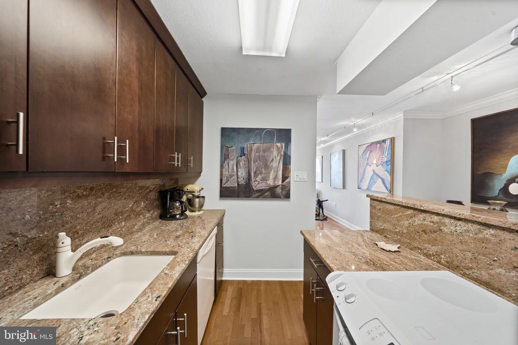 1901 JOHN F KENNEDY BOULEVARD Unit: 1903