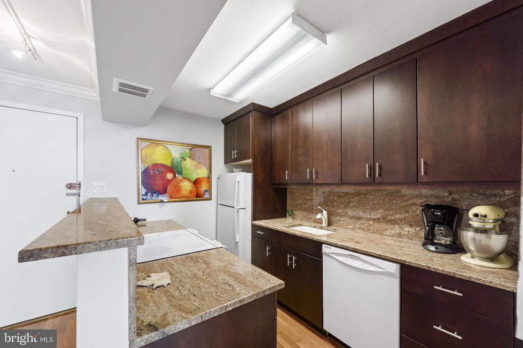1901 JOHN F KENNEDY BOULEVARD Unit: 1903