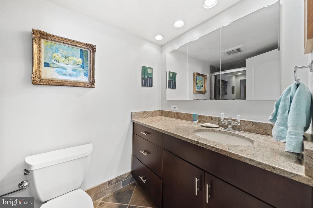 1901 JOHN F KENNEDY BOULEVARD Unit: 1903