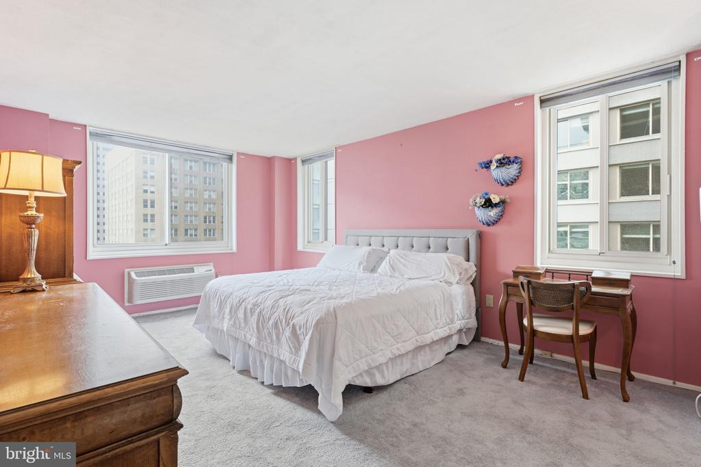 1901 JOHN F KENNEDY BOULEVARD Unit: 906