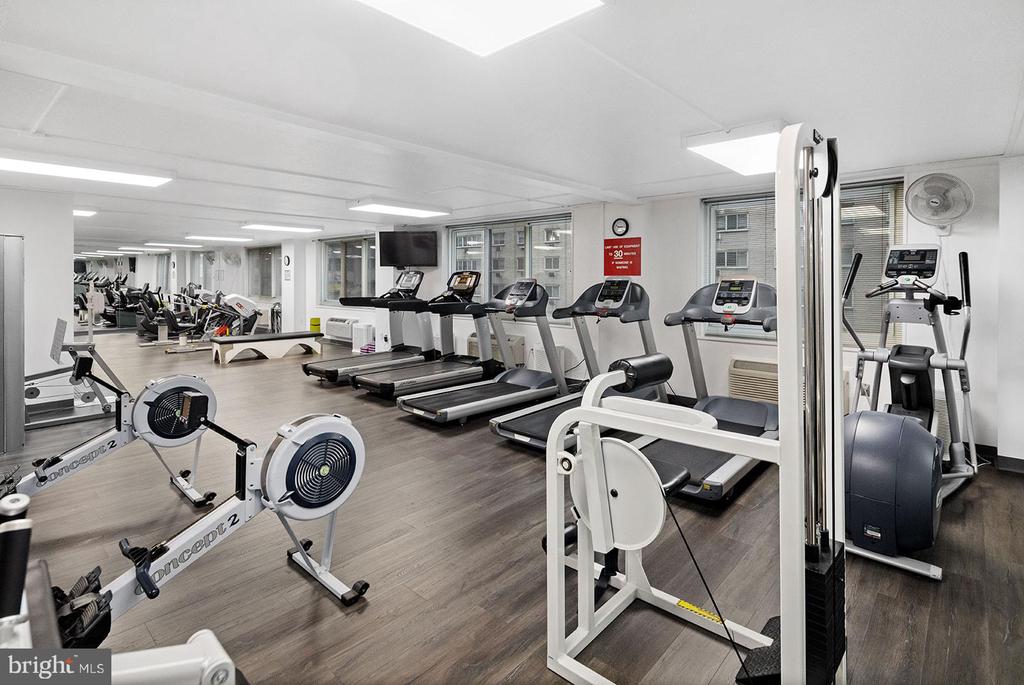 1901 JOHN F KENNEDY BOULEVARD Unit: 906