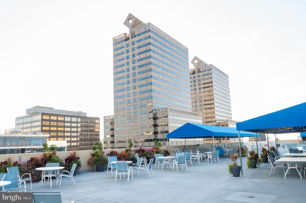1901 JOHN F KENNEDY BOULEVARD Unit: 906