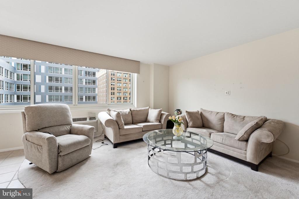 1901 JOHN F KENNEDY BOULEVARD Unit: 906