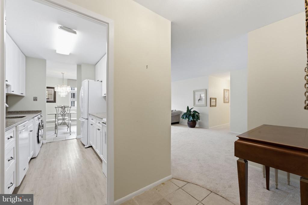 1901 JOHN F KENNEDY BOULEVARD Unit: 906