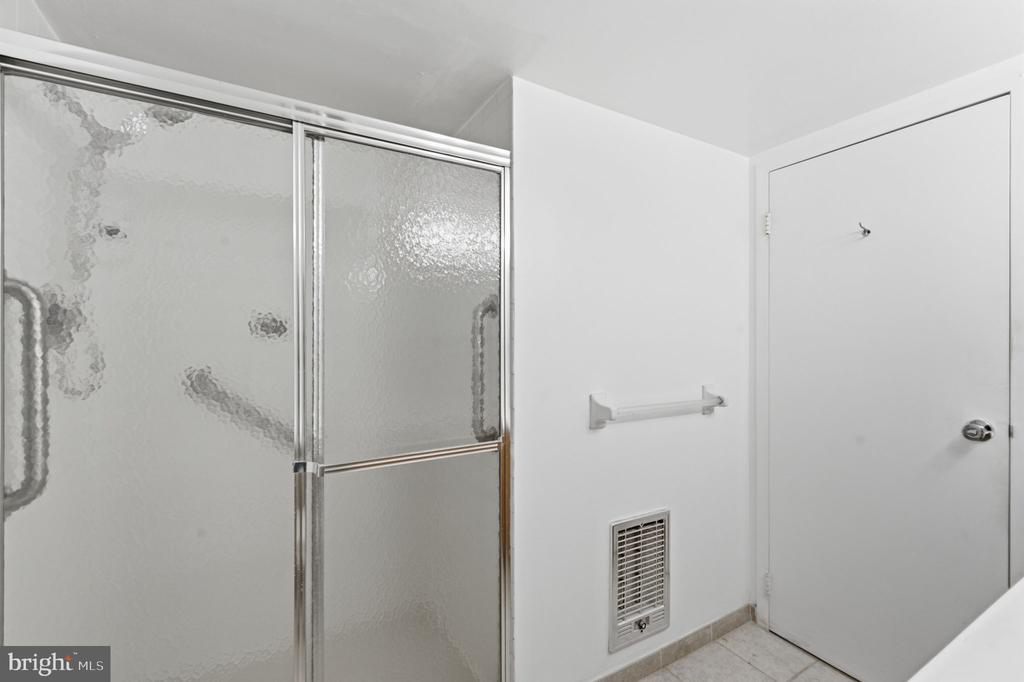1901 JOHN F KENNEDY BOULEVARD Unit: 906