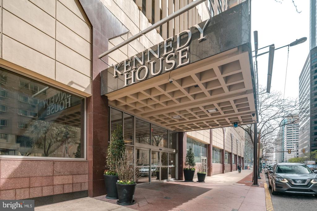 1901 JOHN F KENNEDY BOULEVARD Unit: 906