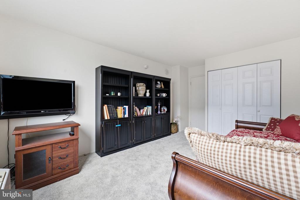 1901 JOHN F KENNEDY BOULEVARD Unit: 906
