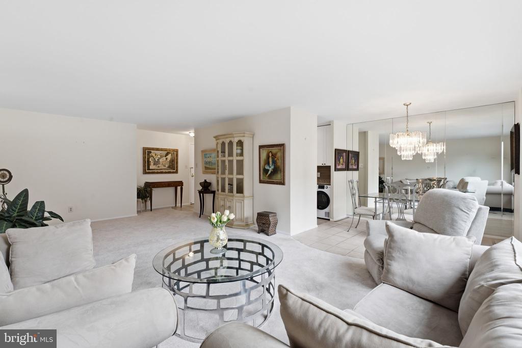 1901 JOHN F KENNEDY BOULEVARD Unit: 906