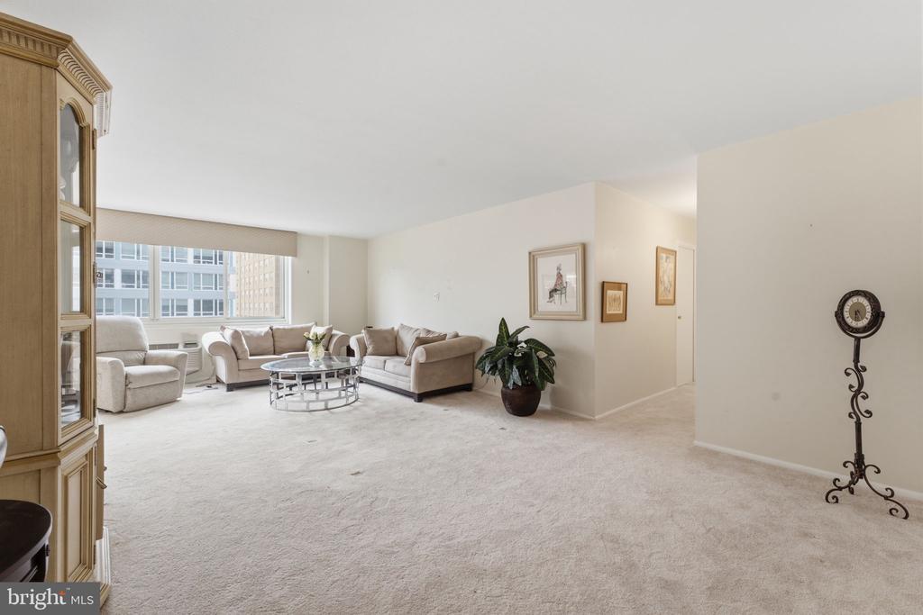 1901 JOHN F KENNEDY BOULEVARD Unit: 906