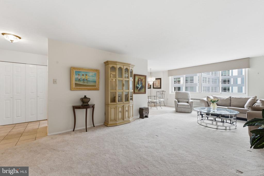 1901 JOHN F KENNEDY BOULEVARD Unit: 906