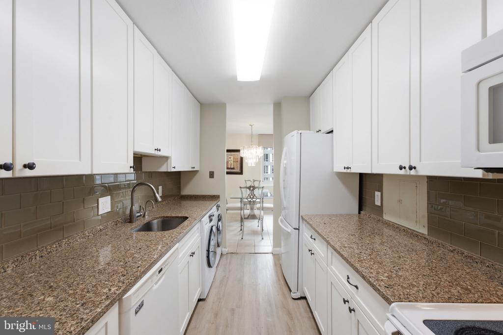 1901 JOHN F KENNEDY BOULEVARD Unit: 906