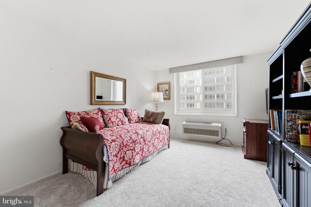 1901 JOHN F KENNEDY BOULEVARD Unit: 906