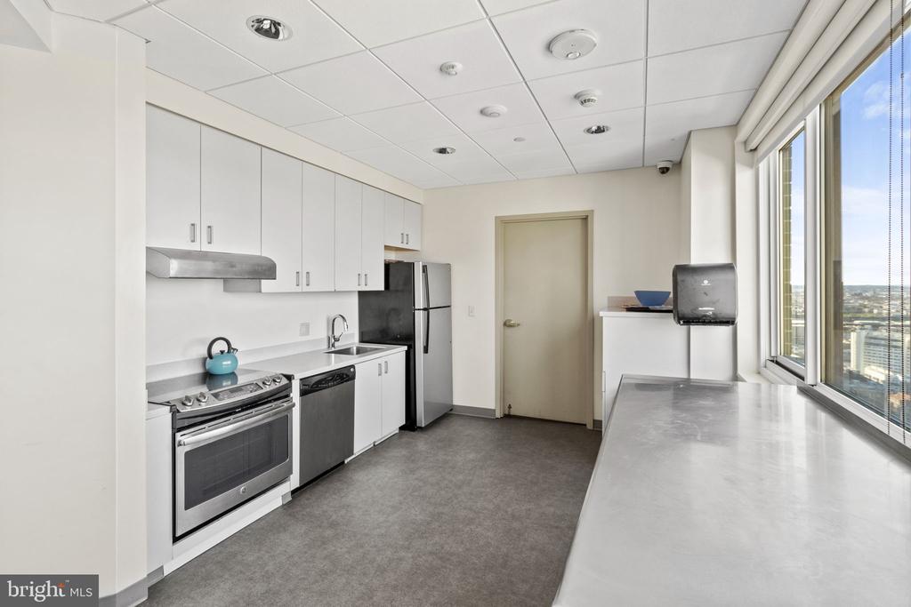 1901 JOHN F KENNEDY BOULEVARD Unit: 906